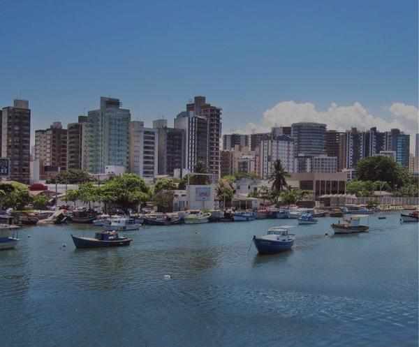 ônibus saindo da Rodoviária de Macaé para Vitória